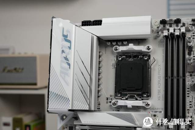 实测技嘉冰雕X：堆料狂魔，还能一键拯救AMD内存性能？