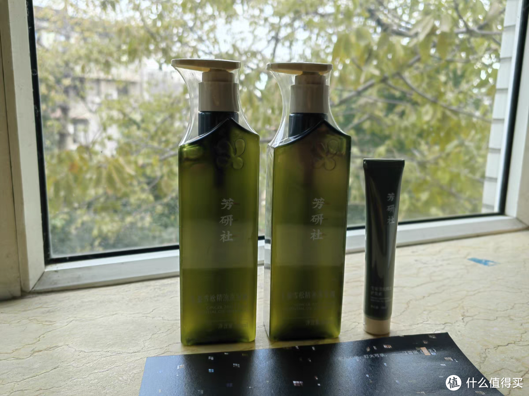 芳研社第三代控油蓬松洗发水：生姜雪松植物精油洗发露，柔顺无硅油的革新体验