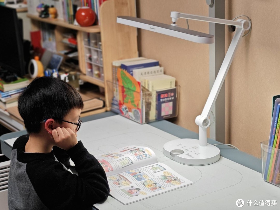 儿童护眼灯怎么选，哪些硬指标必须参考？自用台灯实测