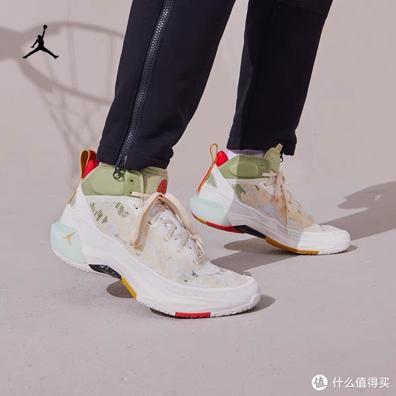 轻盈与力量：AIR JORDAN XXXVII CNY PF 男子篮球鞋的华彩篇章