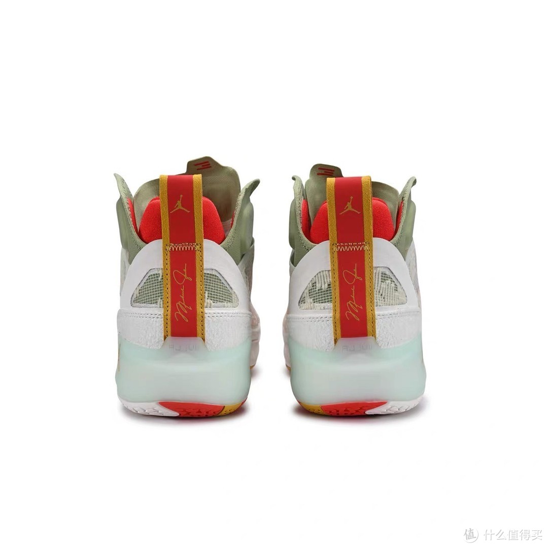 轻盈与力量：AIR JORDAN XXXVII CNY PF 男子篮球鞋的华彩篇章