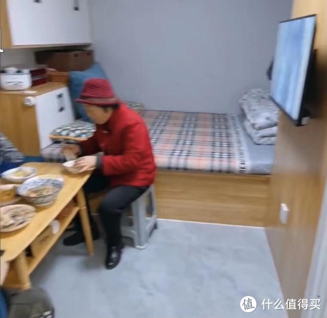 山东女子将20㎡车库改造成公寓，给68岁母亲居住，网友：我也想住