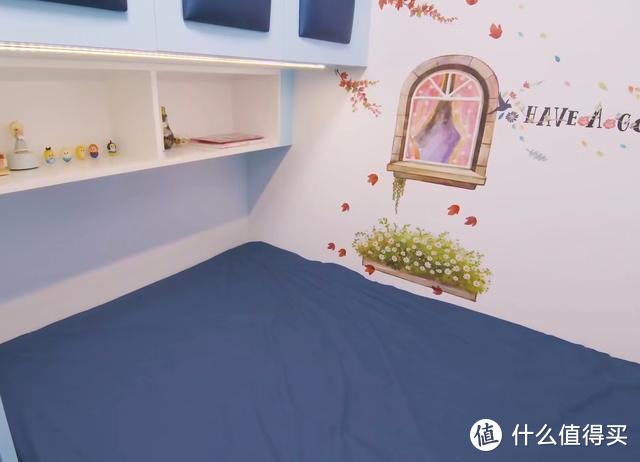 香港一家5口，住32㎡公屋，菲佣只能睡在衣柜里，空间逼仄，太压抑