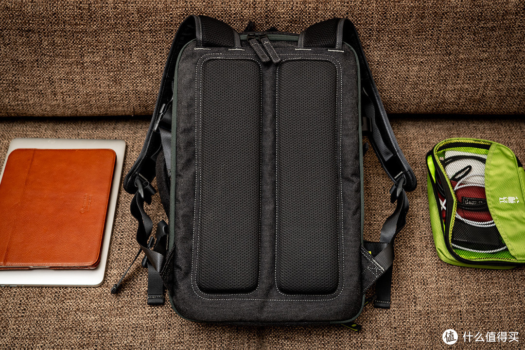 纠结许久还是下手了，INCASE EO Travel Backpack，这个背包太能装了