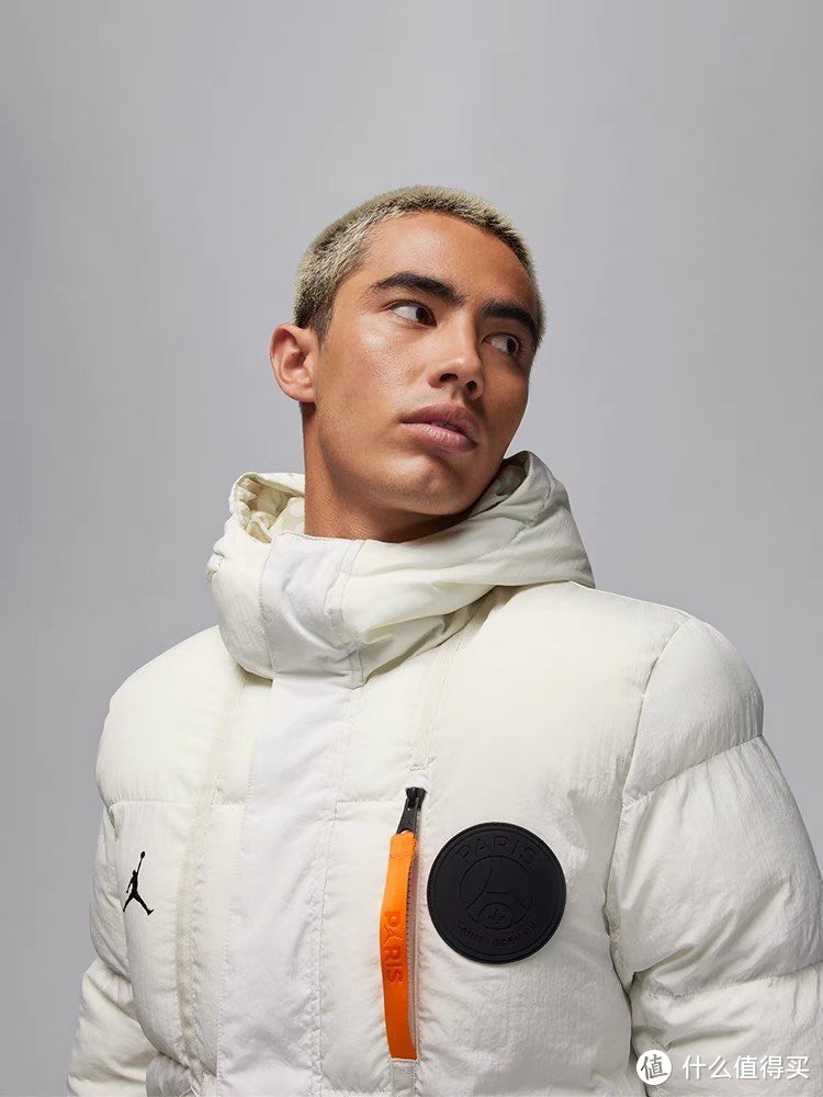 巴黎圣日耳曼男子外套：时尚与功能的完美融合