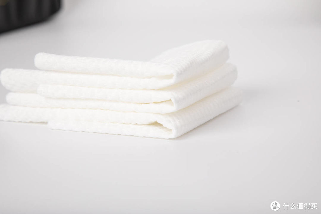 尽享丝滑洁面体验，棉花鹿轻柔洗脸巾助力舒适生活