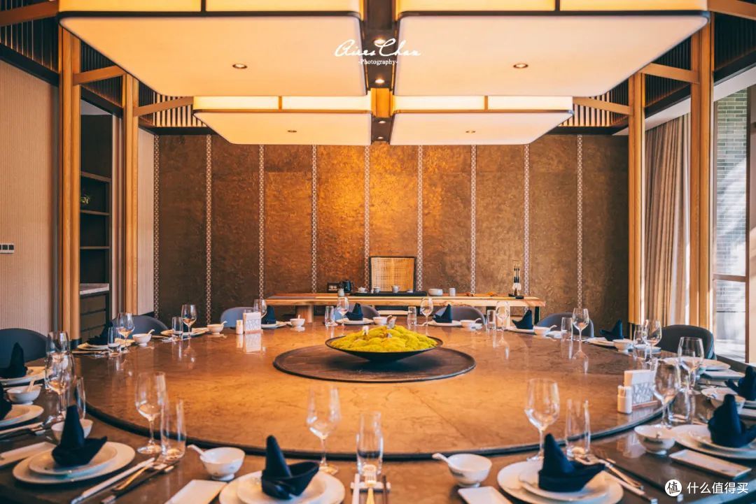 悦榕庄的广东首店,是一座松山湖畔的当代岭南灵感庭院