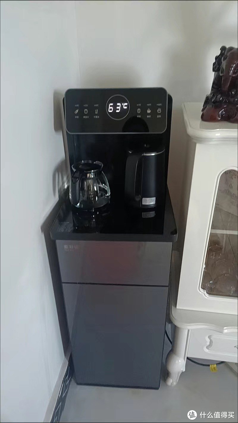 索菲诺智能茶吧机是一款集成了先进科技与传统茶饮文化于一体的现代茶饮设备。