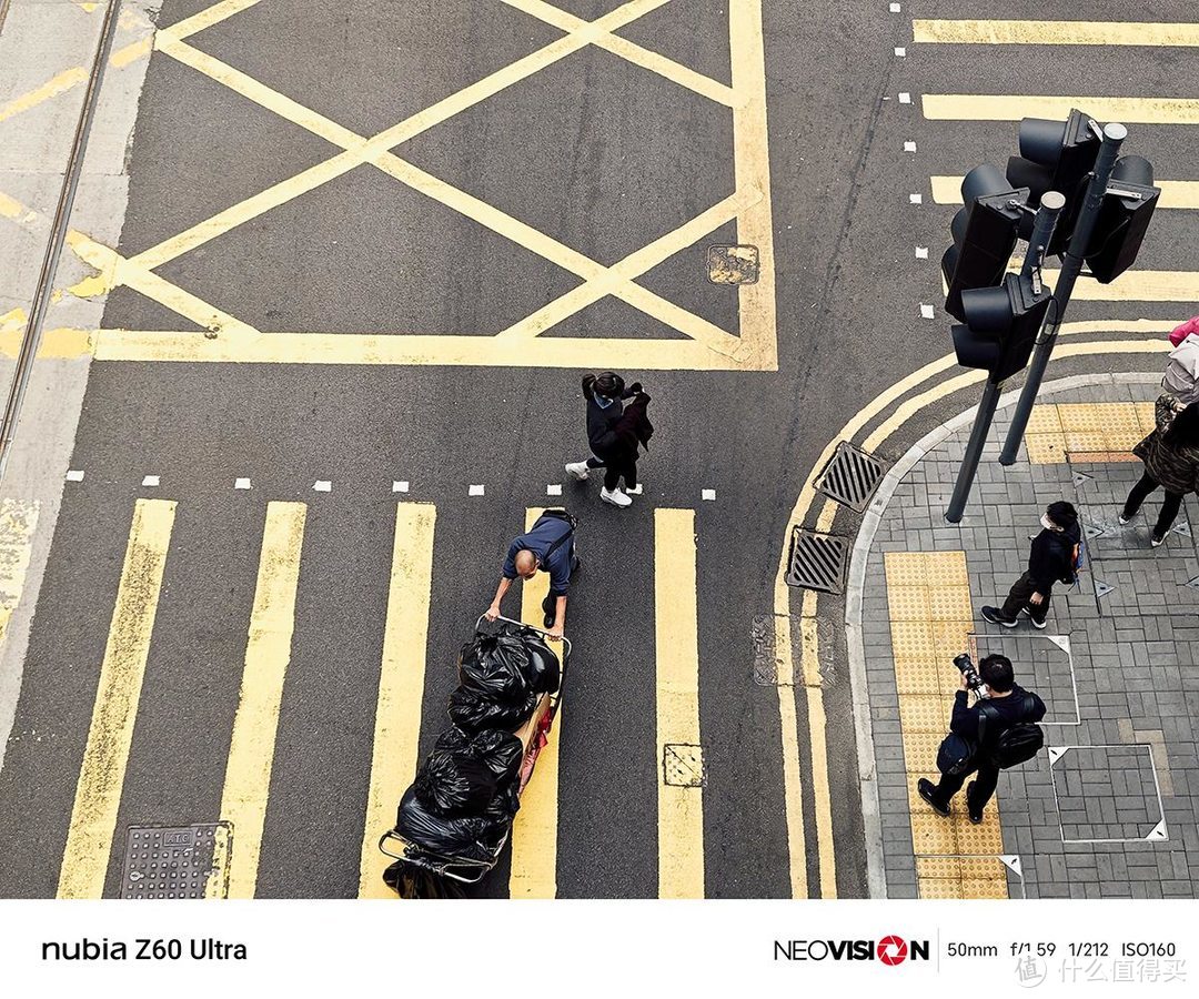 穿梭复古与未来：努比亚镜头下的香港