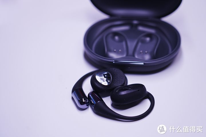 不入耳的时尚之选：泥炭 GoFree2开放式蓝牙耳机，舒适佩戴，震撼音质，你值得拥有！