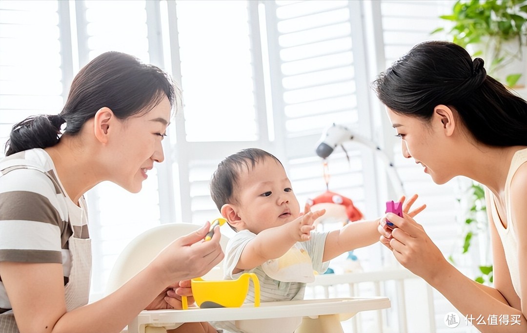 宝宝发育异常，婴儿时期就有信号，这5种表现家长要懂得判断