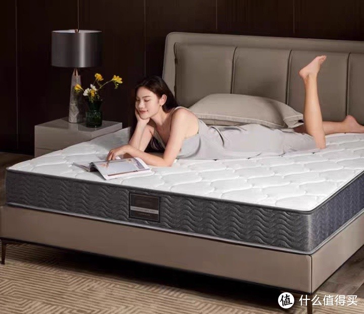 睡个好觉性价比好物：网易严选乳胶床垫椰棕垫软垫家用席梦思床垫天然乳胶弹簧厚床垫。