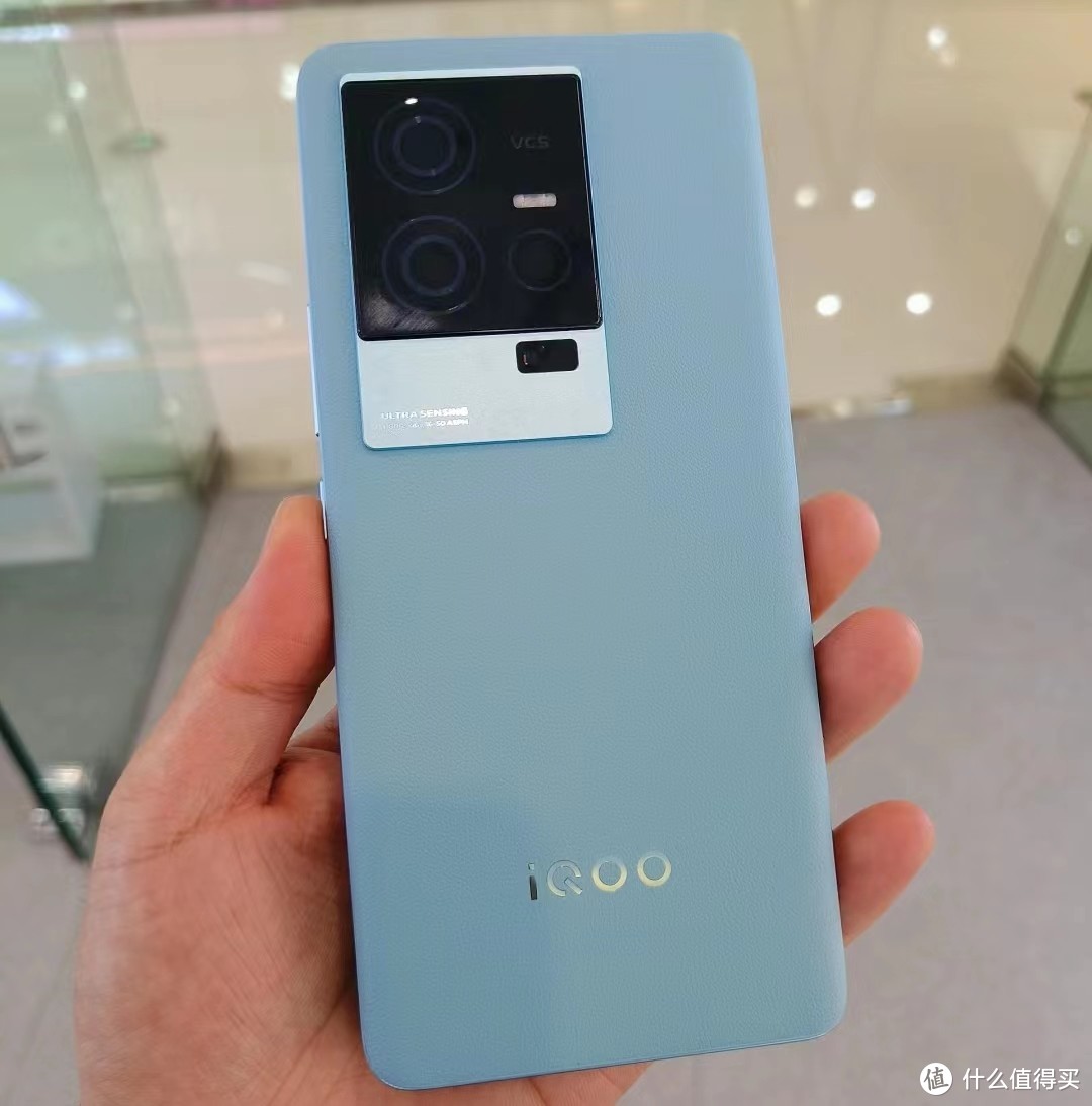 在游戏与拍照之间找到平衡：iQOO 11S与iQOONeo9 Pro哪个更好？