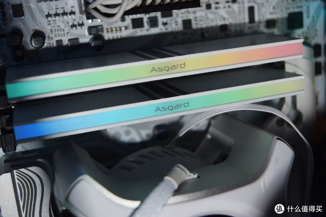 普通玩家可拥有的高频条，阿斯加特女武神DDR5 7000轻松超频8266