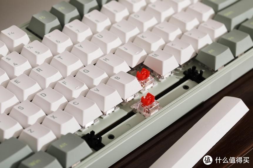 绿联ku103键盘图赏：108键全尺寸+定制红轴+消音棉