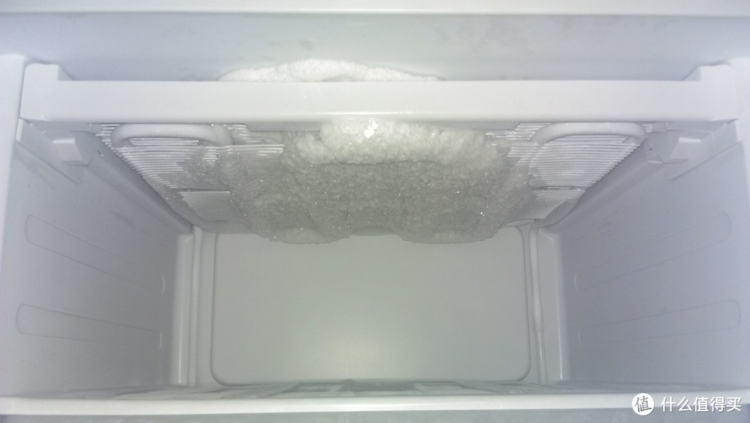 不管冰箱结冰有多厚，只需一样东西，冰霜自动溶解，简单又快捷