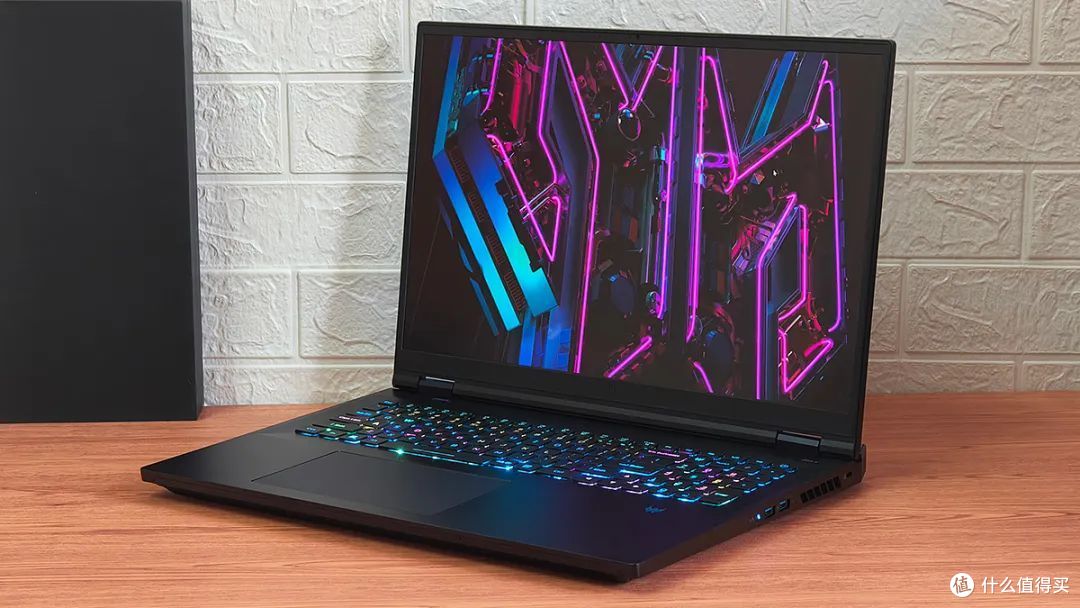 值友评测 篇八:宏碁掠夺者战斧18开箱 14代酷睿i9遇到rtx 4090 这就是