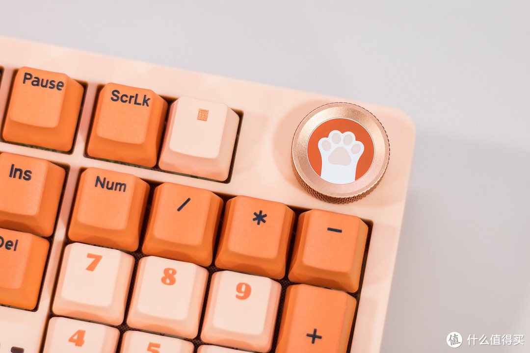 七彩虹橘影橙RS2 3.0机械键盘评测：萌宠风格外观，轴体流畅低噪