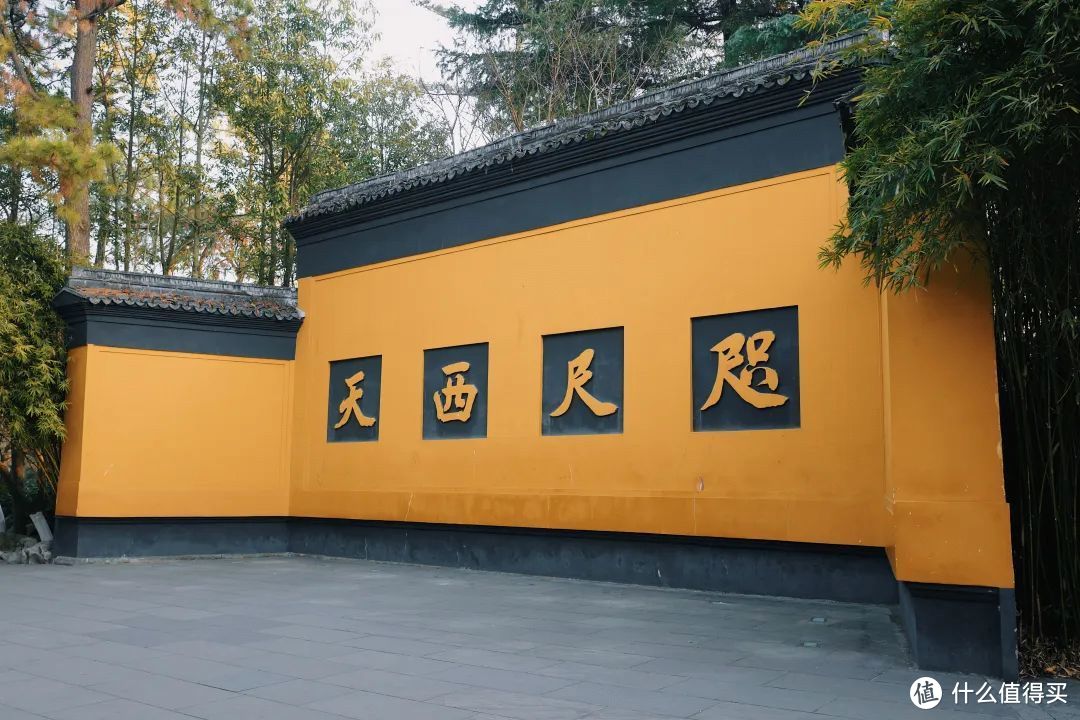 神奇！我被派去杭州名寺扫大殿了？