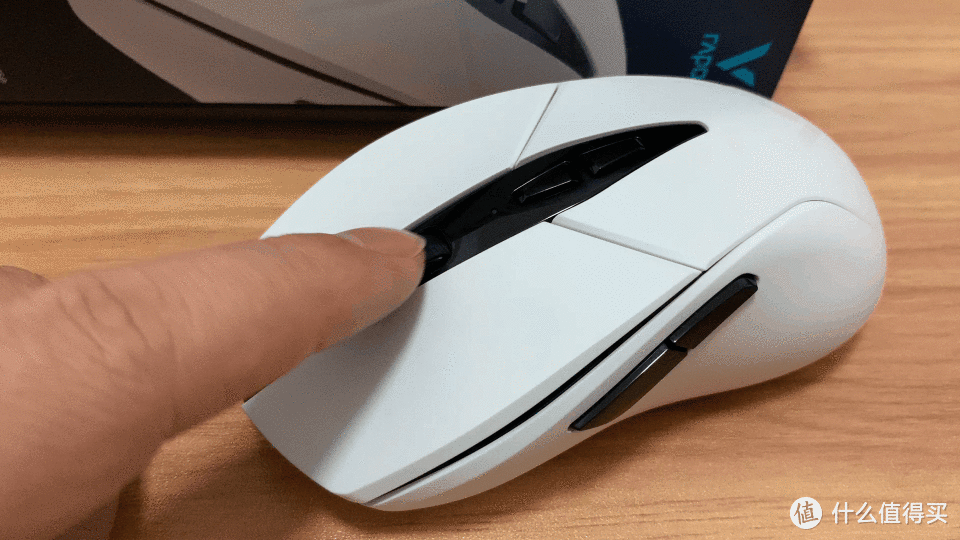 游戏鼠标也可以玩轻量化，这款雷柏游戏鼠标手感刚刚好