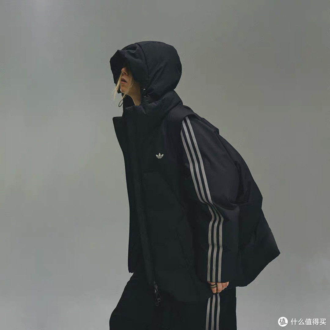 ADIDAS ORIGINALS & HAMCUS联名羽绒外套：时尚与科技的完美结合