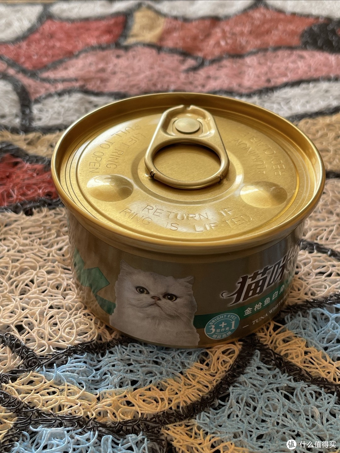 猫猫一秒乖巧，只因家里有猫猫最爱吃的金枪鱼罐头！