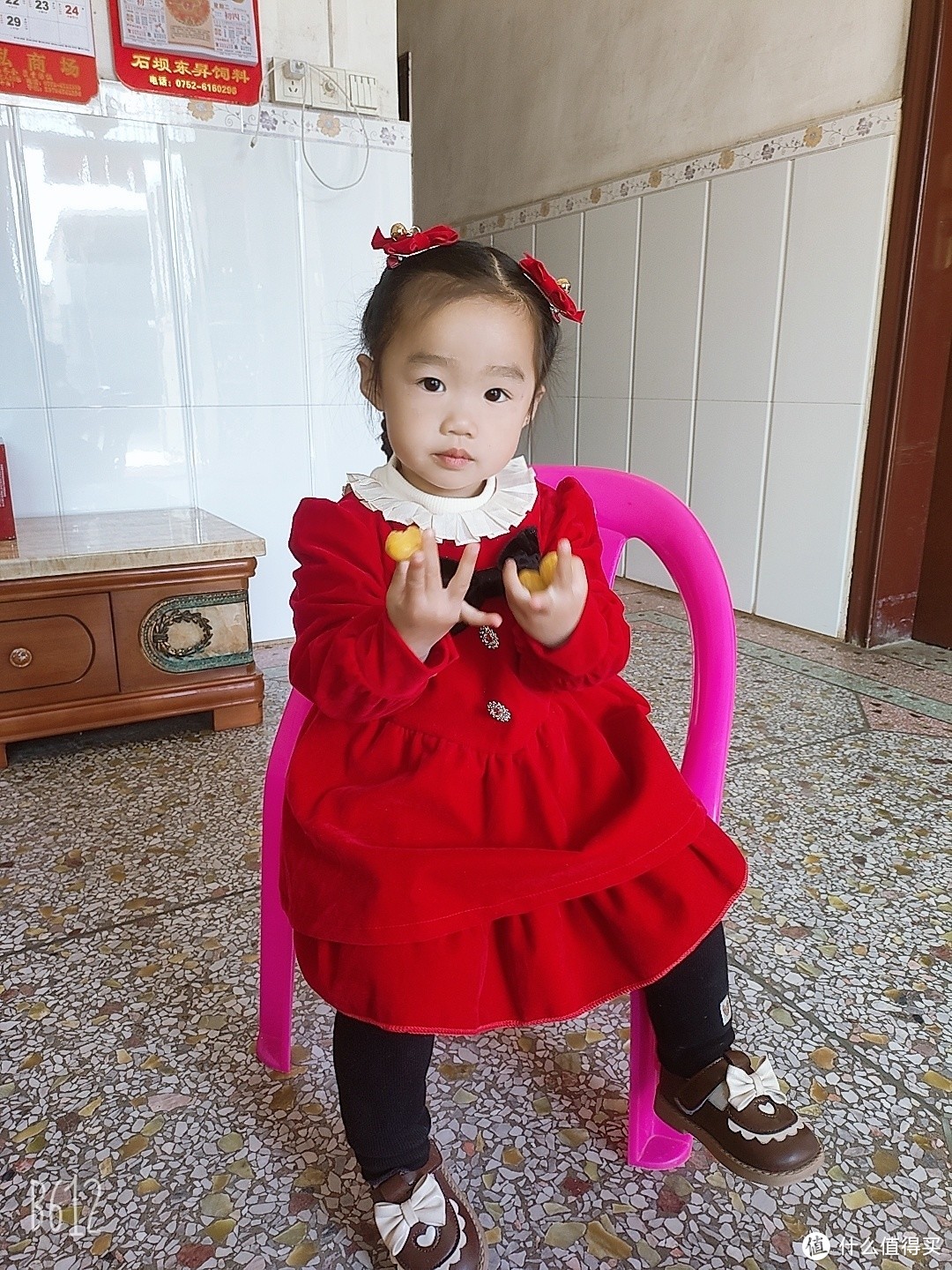 时尚小达人！女宝宝新年战袍，红色公主裙让你成为焦点！