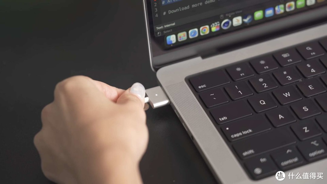 刀法精准 高价低配 超高价高配 M3 Max的MacBook Pro体验 库克：想变强？加钱
