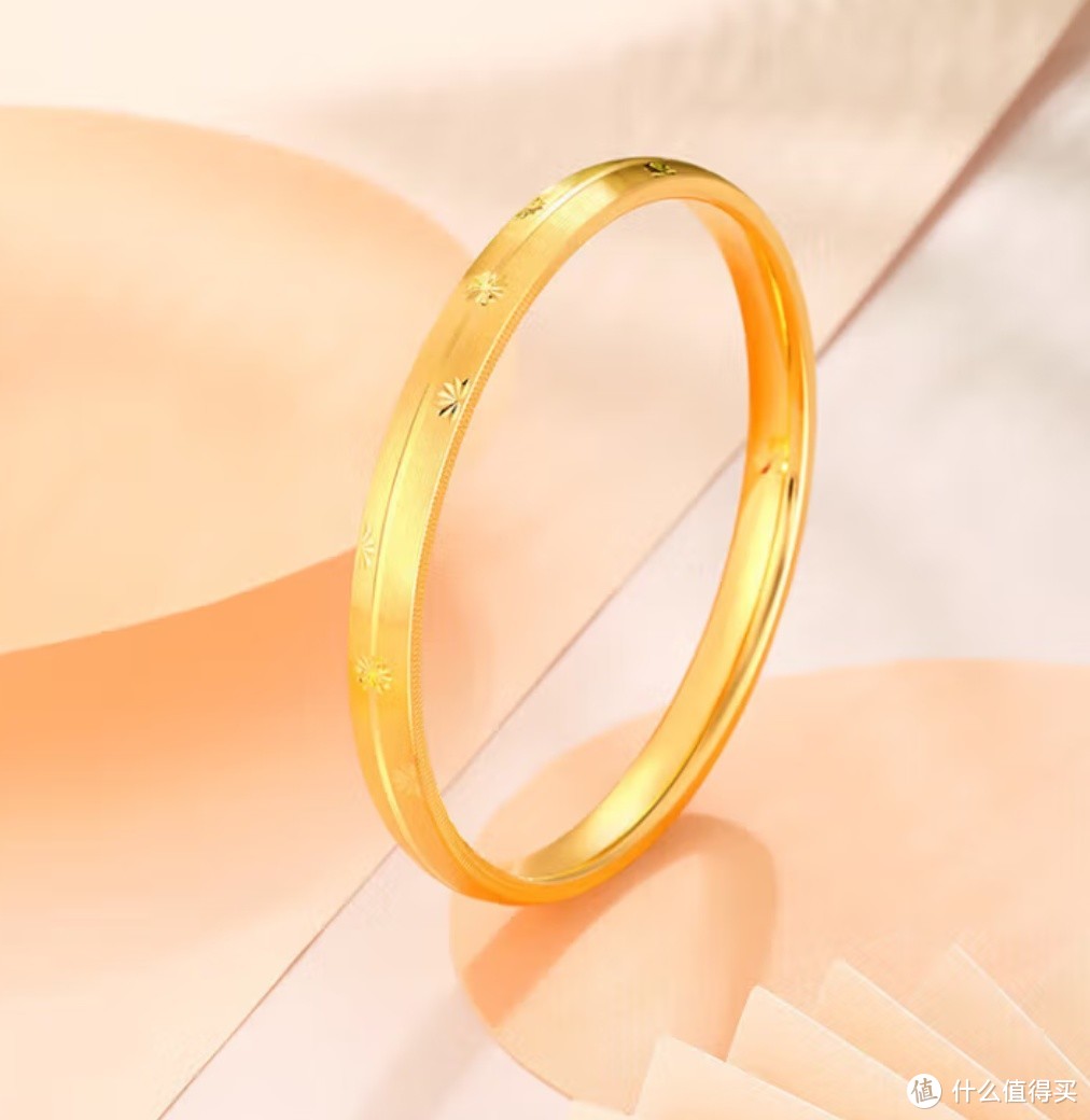 梦金园新年礼物：黄金手镯，5D 硬金至简至美，为备婚增添璀璨光彩