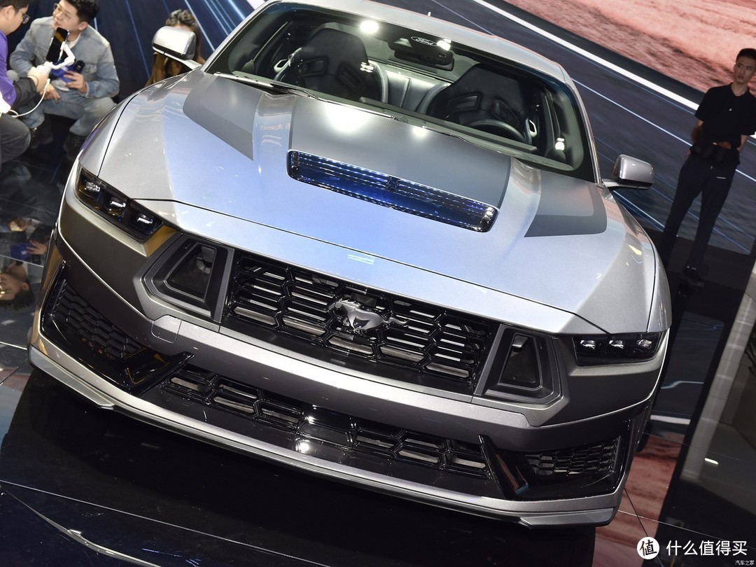 福特Mustang Dark Horse：赛道猛兽，即将震撼登场