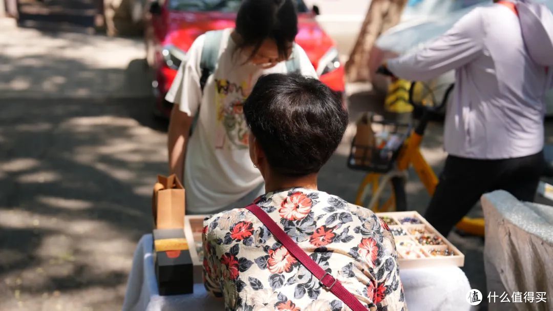 这届年轻人，不爱上班爱上香 | 北京2