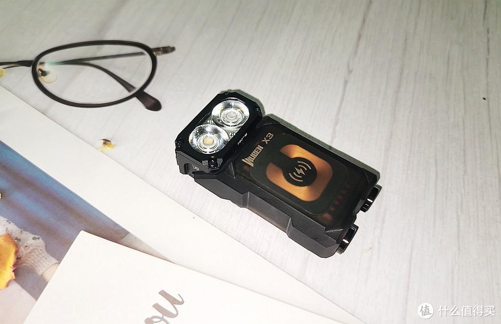 务本X3多功能EDC便携灯：支持无线充电和灯头可调的猫头鹰！