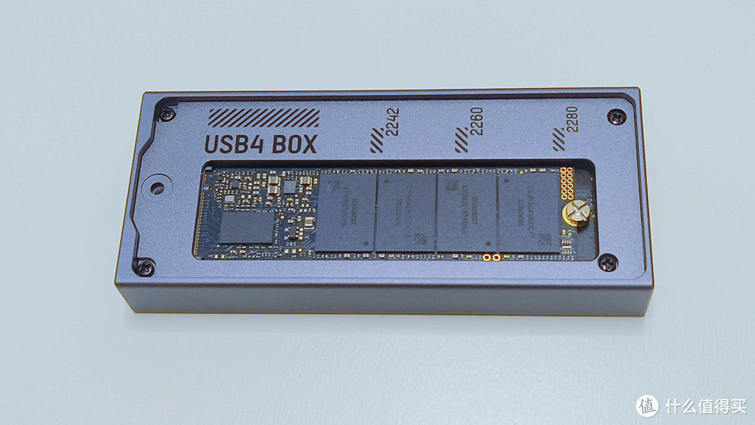 让硬盘盒充满律动的灵性，ARGB灯效来临：海康存储USB4 SSD硬盘盒（MDS4）测速体验