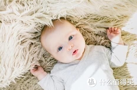 为什么新生儿大多是单眼皮？原因有3个，第一个居多，快来对比一下