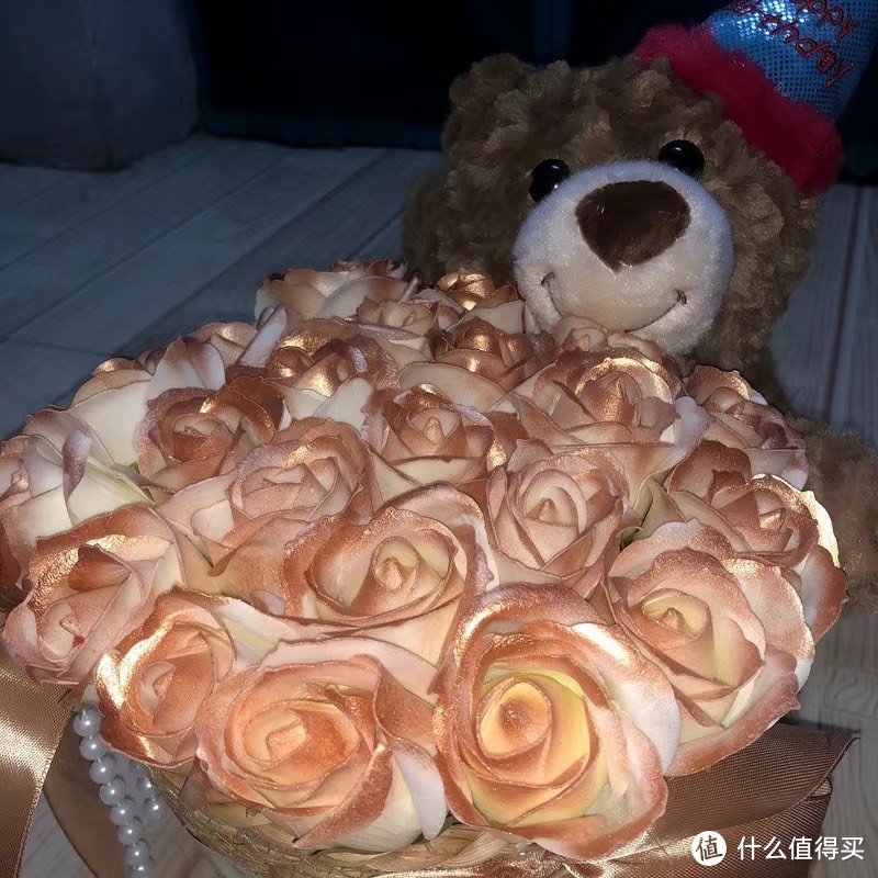 💖 情人节礼物新宠！永生花玩偶小熊抱花束，浪漫与可爱的完美结合 🌹🐻