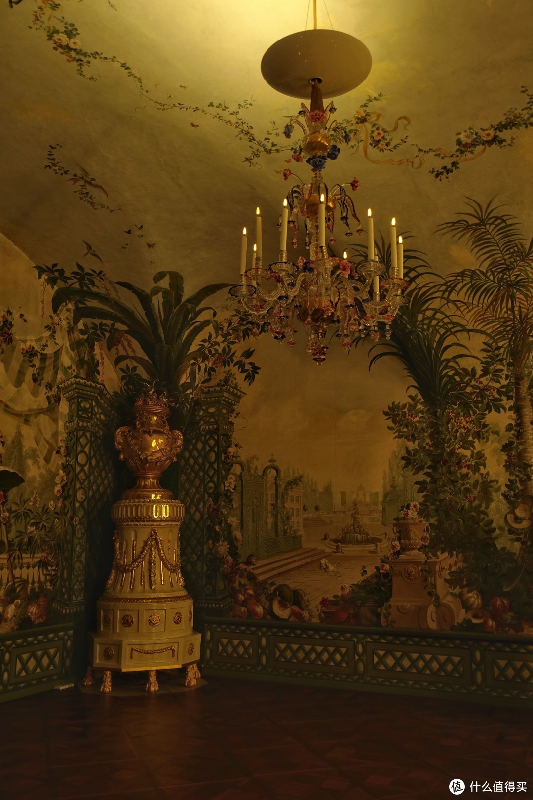 极小部分允许拍照的房间。之前参观的皇宫好像没见过这种满墙的绘画，而且是如此色彩丰富的自然绘景。