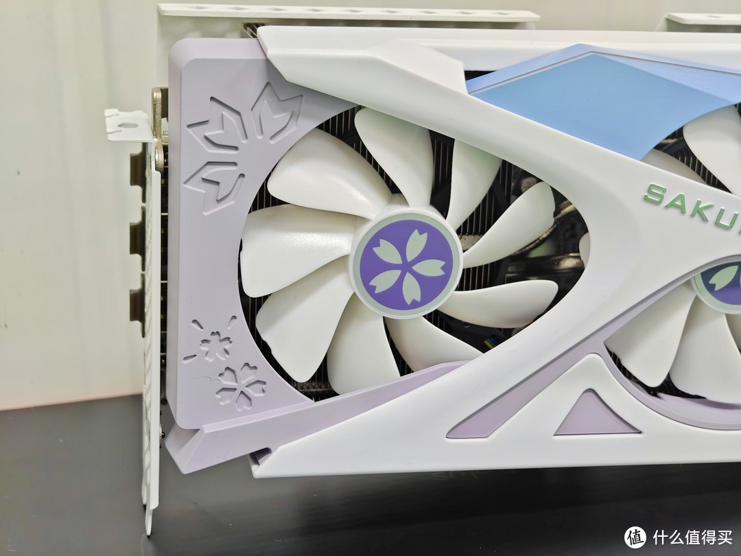 白色装机方案不可错过的2K天花板显卡——RTX 4070ti Super樱瞳花嫁OC