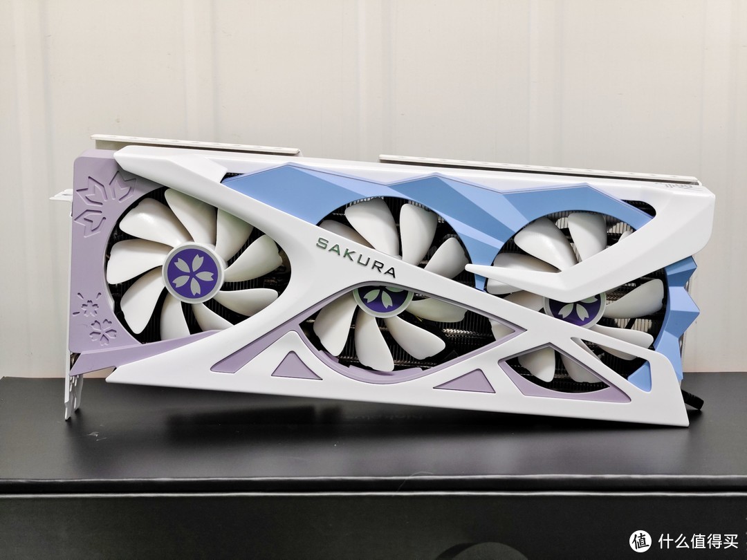 白色装机方案不可错过的2K天花板显卡——RTX 4070ti Super樱瞳花嫁OC