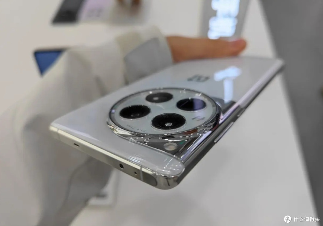 一加12的“缝隙门”，个人觉得无伤大雅_手机_什么值得买