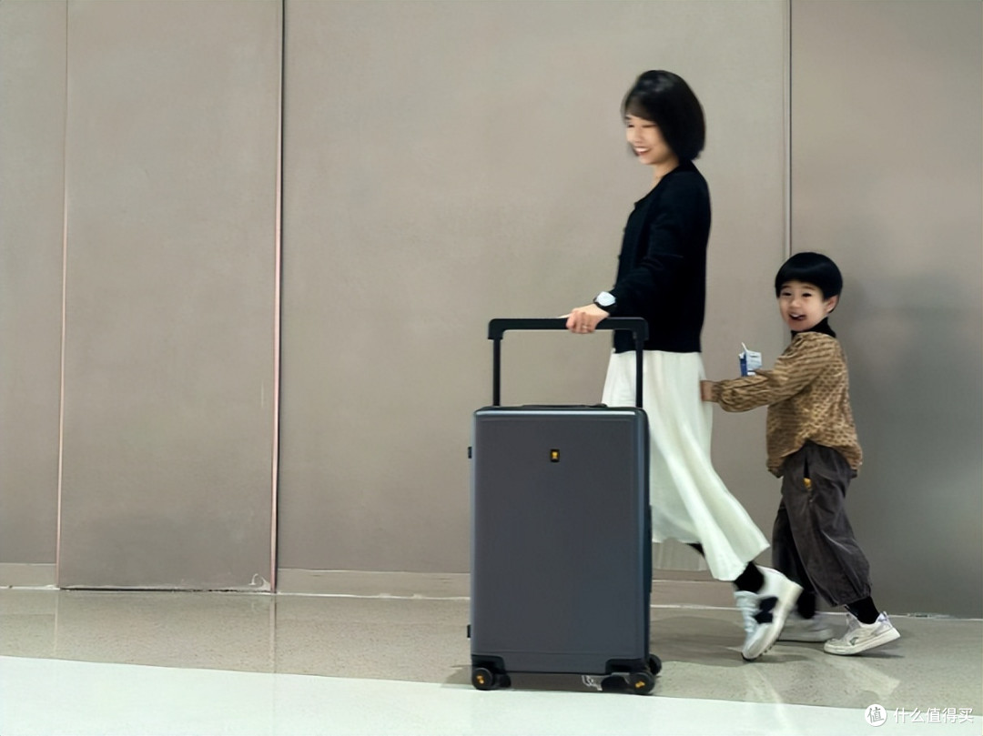 拉杆箱怎么选？从拉杆到滚轮，一文教你如何挑选择高品质行李箱