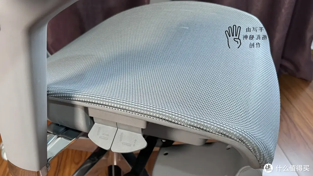 配备VTS运动系统的摩伽S3 Plus滑越变轨追背椅极客版，为你自适应动态撑腰