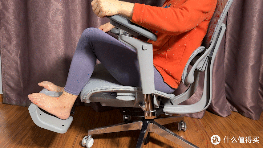配备VTS运动系统的摩伽S3 Plus滑越变轨追背椅极客版，为你自适应动态撑腰