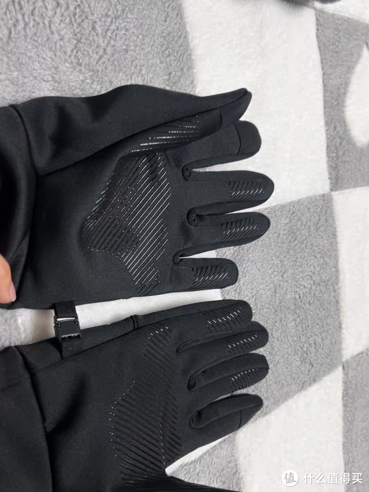 户外的保暖手套，打雪仗就用它了