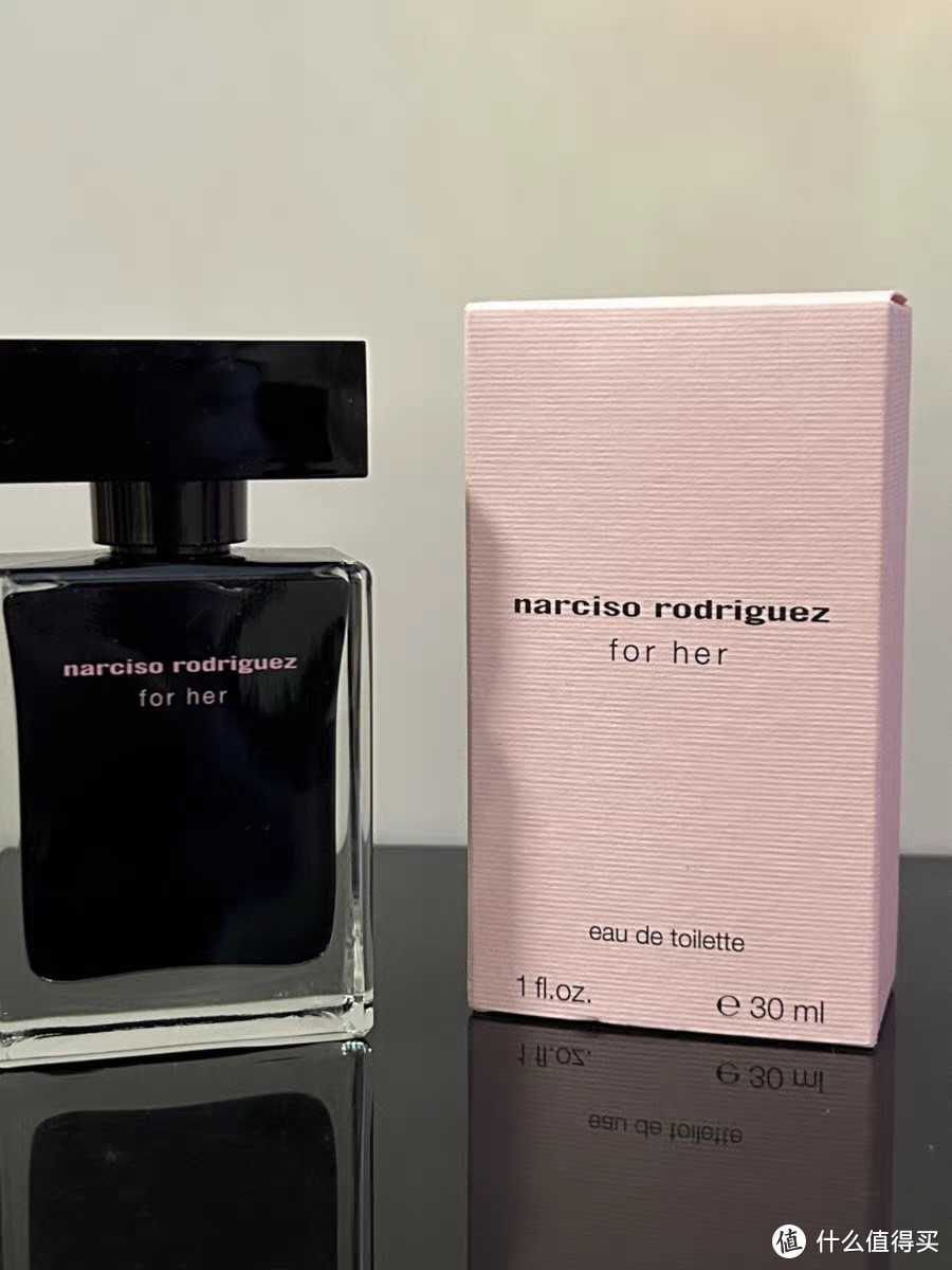 纳西索·罗德里格斯 她的同名女士淡香水 | 💃优雅与力量的完美结合，给男人下蛊的香！