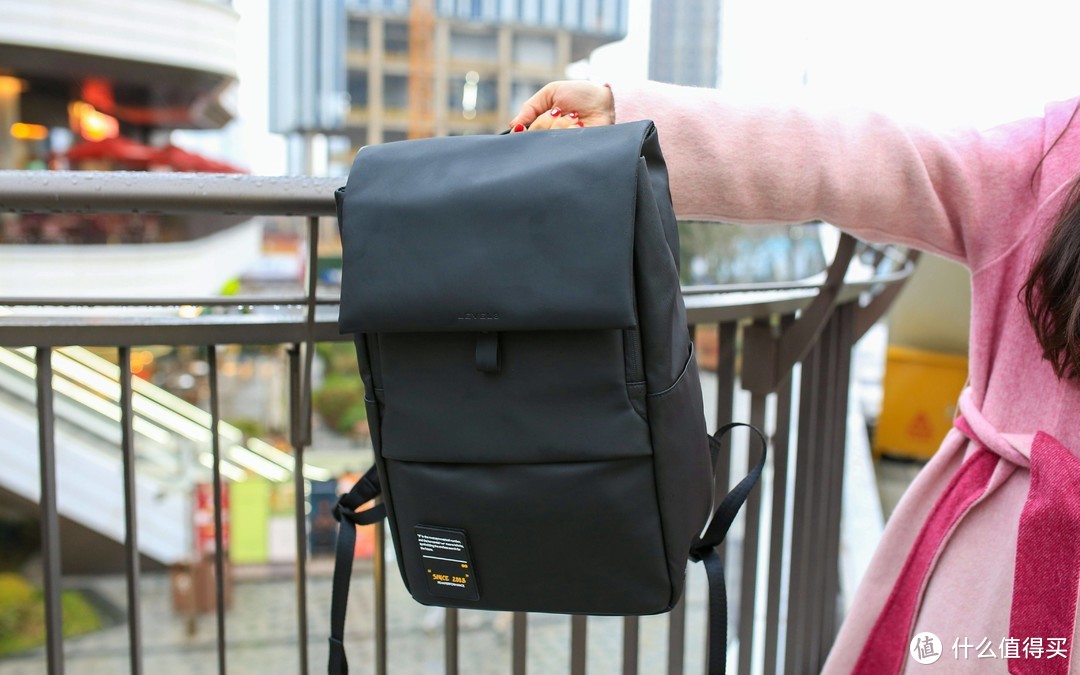 时尚与实用的交汇点地平线8号职业背包深度体验