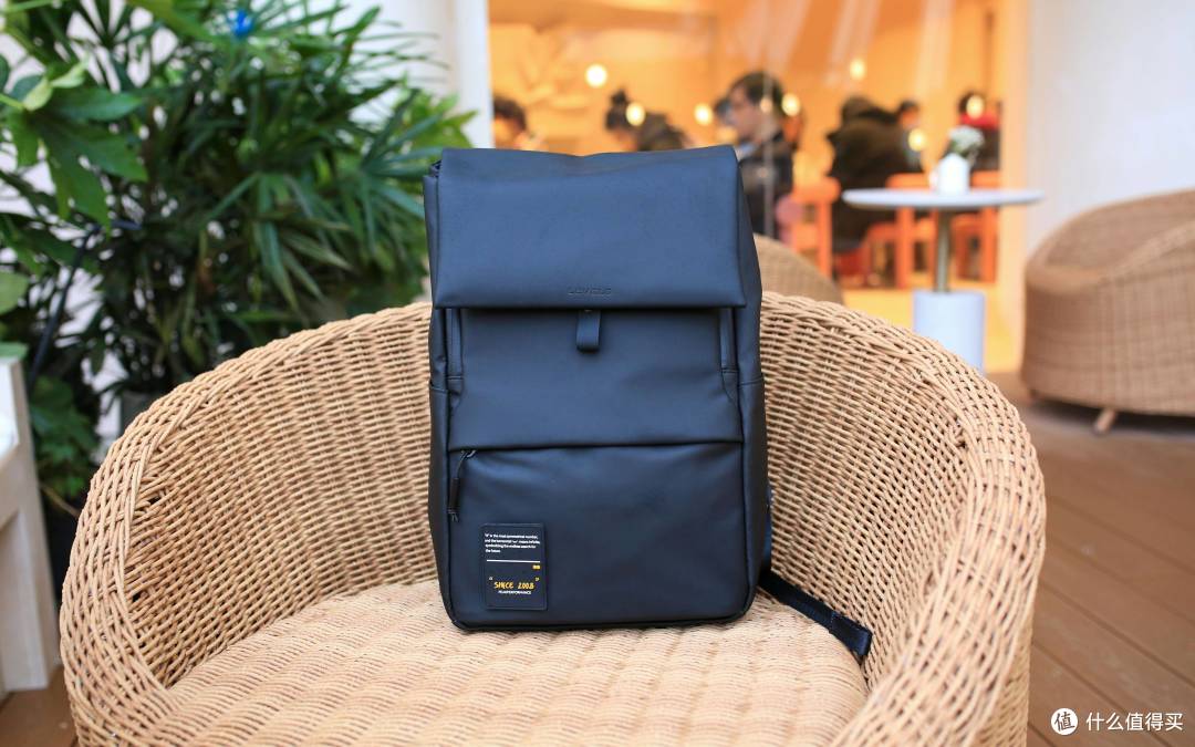时尚与实用的交汇点地平线8号职业背包深度体验