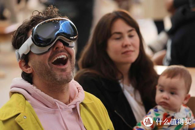 中兴不愧是国产之星，推出全球首款5G+AI裸眼3D平板，香过苹果眼镜