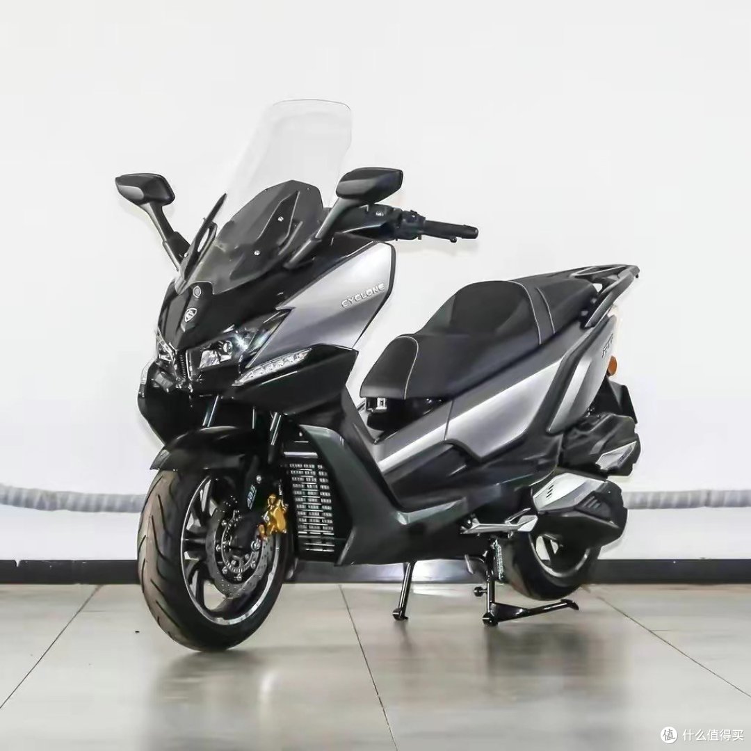 赛科龙rt3成为新"卷王",配17l油箱,坐垫还带加热_摩托车整车_什么值得