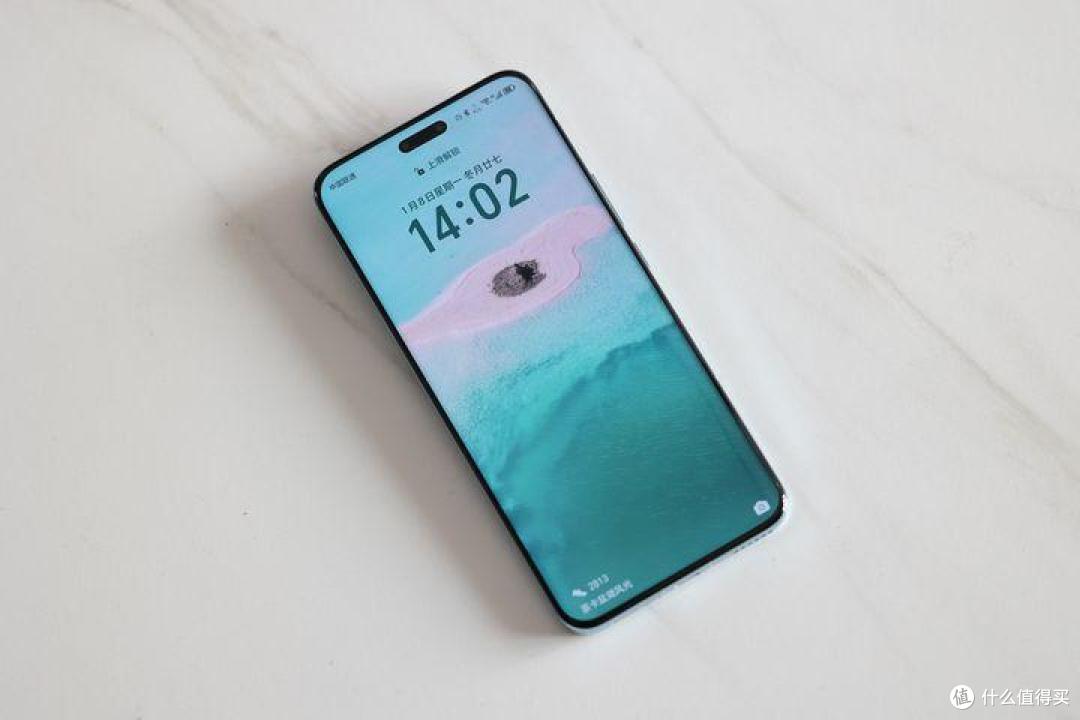 影像系统方面,荣耀magic6 pro前置5000万像素广角镜头和3d深感镜头