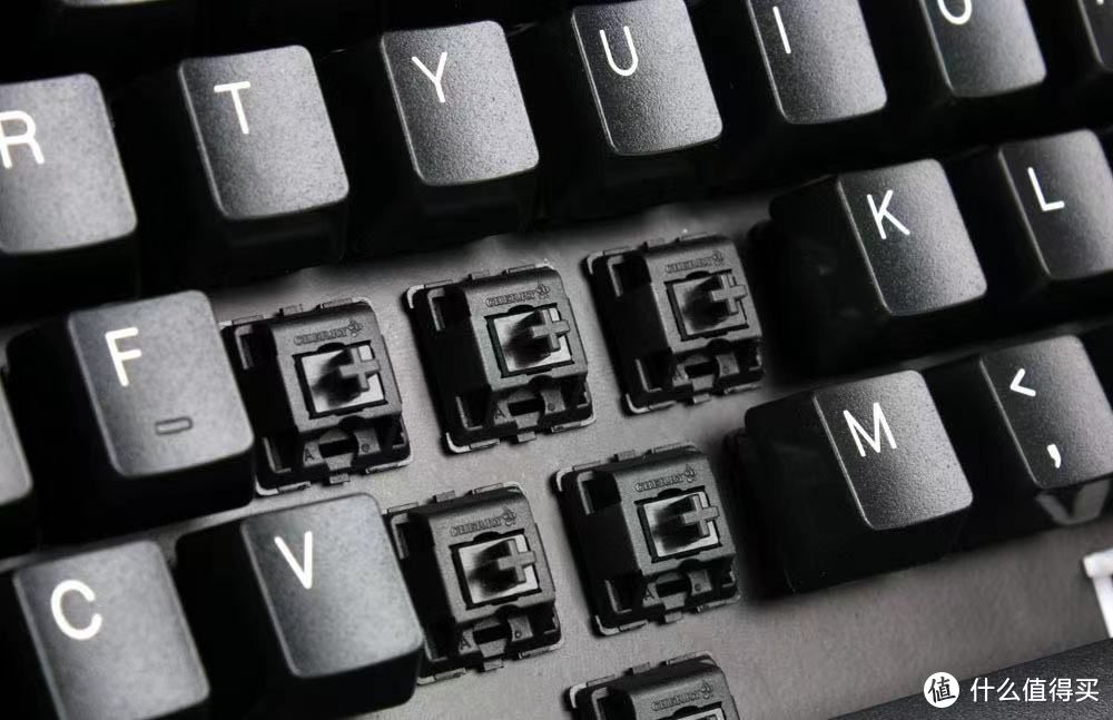 机械键盘黑轴、青轴、红轴、茶轴的最根本区别是什么？为什么会有不同的手感？